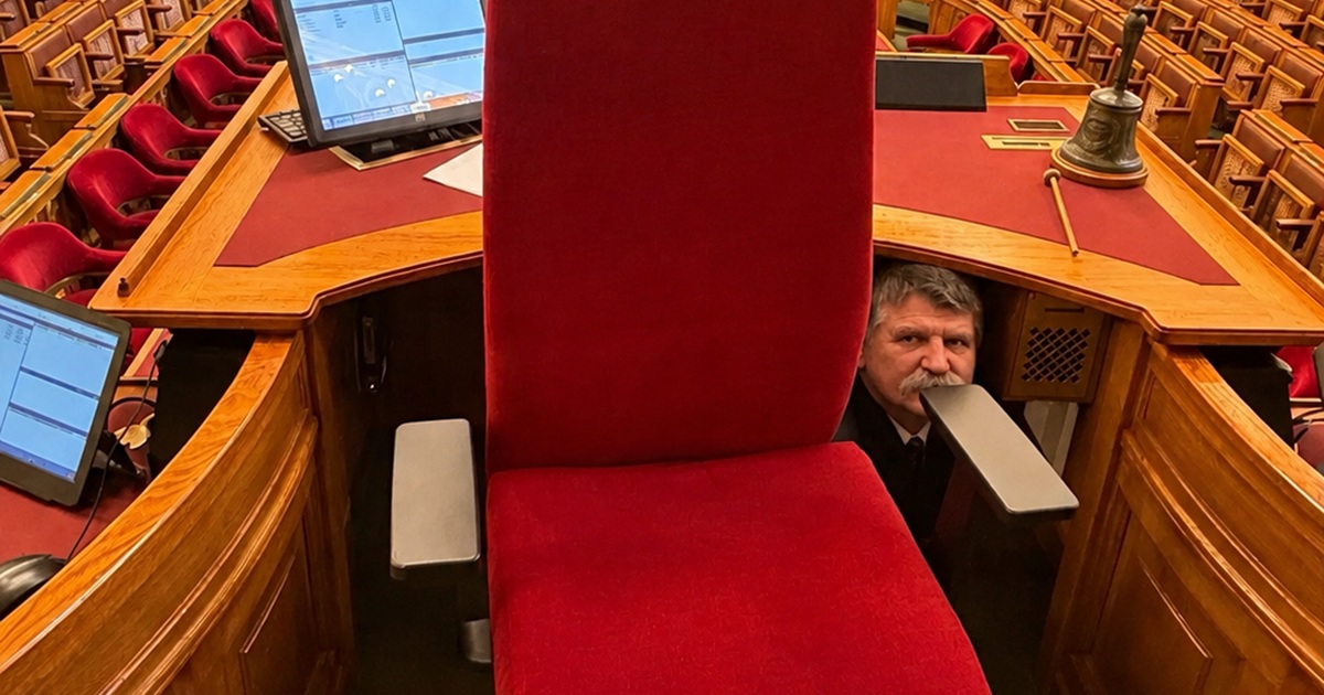 Kiderítették, hogy mennyibe kerülhetett az új házelnöki szék, ami az ország legégetőbb problémája